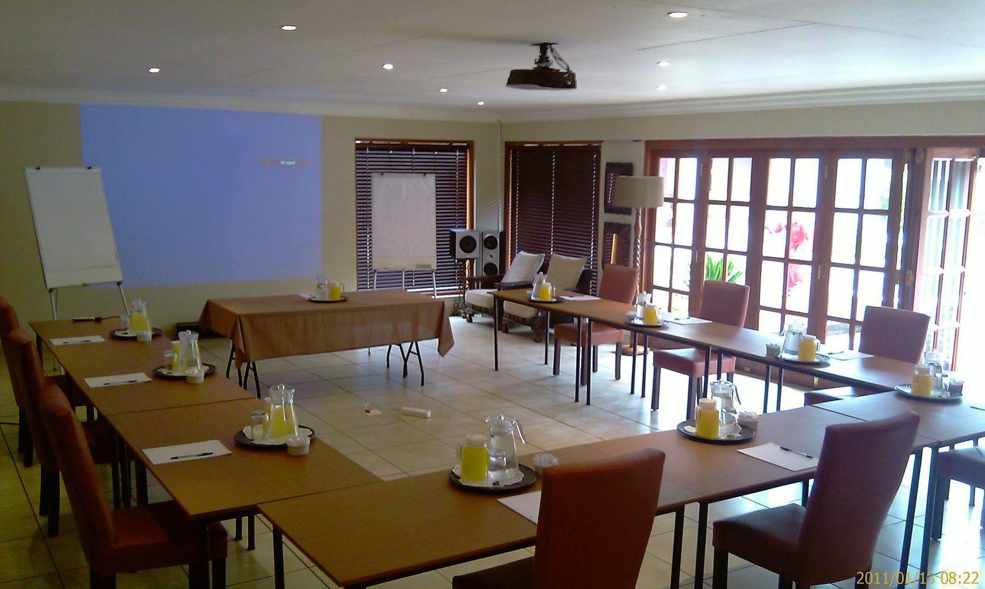 AfricaSky Pensión Kempton Park Exterior foto